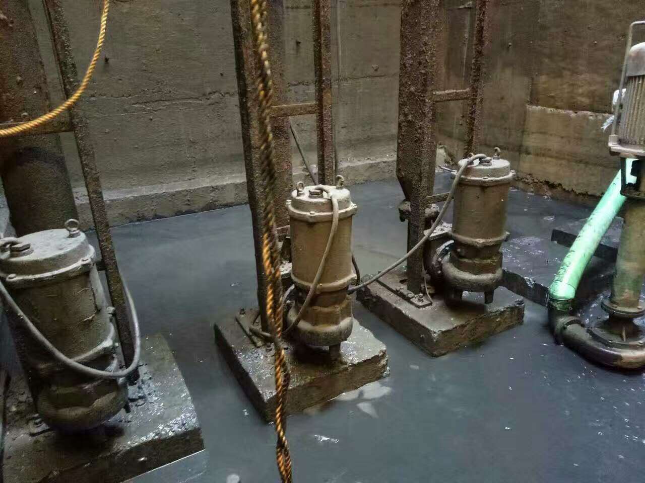 献县污水池清理