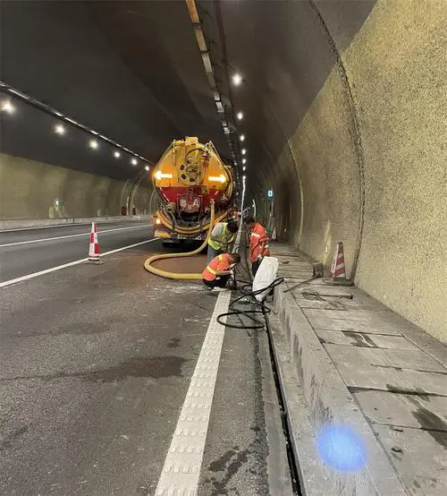 献县隧道排水渠清淤